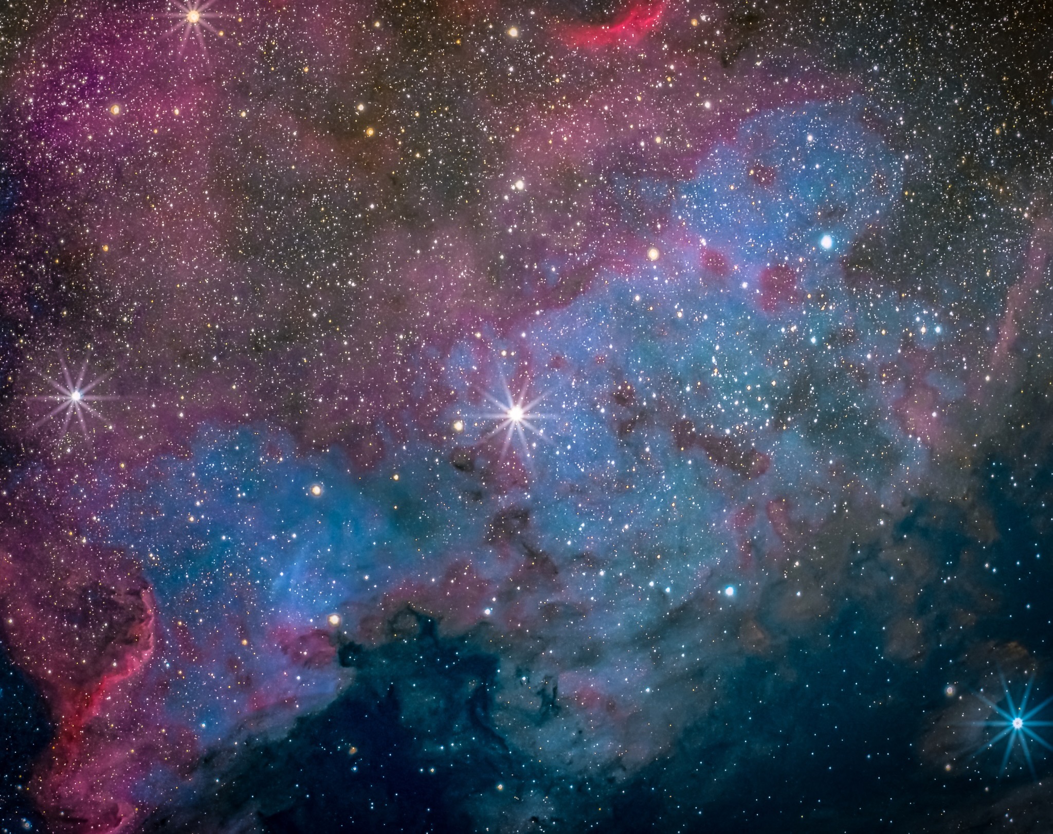More a photographer’s dream shot than a visual treat, this is North America Nebula. The glowing gases and dark nebulae resembles the North American continent almost explicitly. Visually it can be spied through binoculars under a dark sky with averted vision, standing out as an enhanced region in the Milky Way.